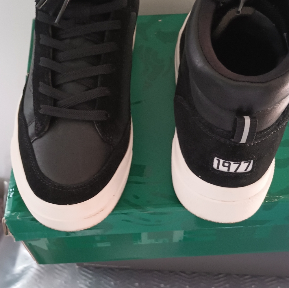 Shoes - Picture 2 of 10